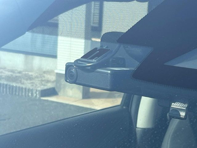 【ドライブレコーダー】ドライブレコーダー装備!走行中はもちろん、あおり運転や事故に遭遇した際、映像で記録し、万一のリスクに備えます。※記録用SDカードはお客様ご自身でご準備いただく必要があります。