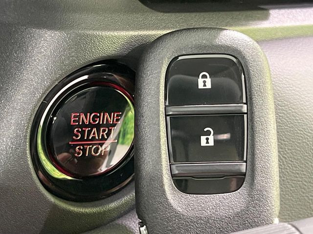 �yHonda�X�}�[�g�L�[�z�J�o����|�P�b�g�ɓ��ꂽ�܂܂ł��h�A�̎{���E�������\�ȃX�}�[�g�L�[�𑕔��B�G���W���̃I���E�I�t�����J�M�����o���K�v����������Ƃ��Ă��֗��ł���