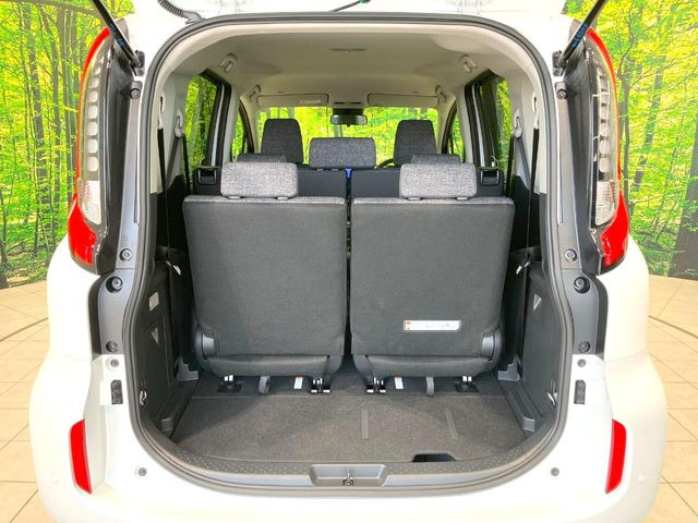 積み下ろしのしやすいデッキにはたっぷりと荷物を積み込んでいただけます。遊びから仕事まで、様々なシーンで頼れます♪