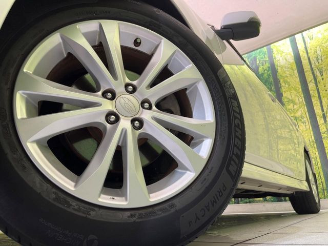 �y����17�C���`�A���~�z�C�[���z�O�ςɃ}�b�`���������A���~�z�C�[���𑕒����Ă���܂��B�e��ЊO�A���~�z�C�[����A�X�^�b�h���X�^�C�����戵�����Ă���܂��B���񂲑��k����������