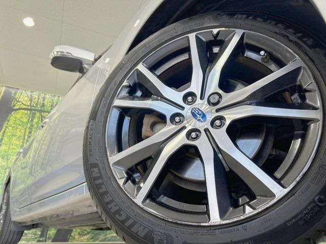 �y����17�C���`�A���~�z�C�[���z�O�ςɃ}�b�`���������A���~�z�C�[���𑕒����Ă���܂��B�e��ЊO�A���~�z�C�[����A�X�^�b�h���X�^�C�����戵�����Ă���܂��B���񂲑��k����������