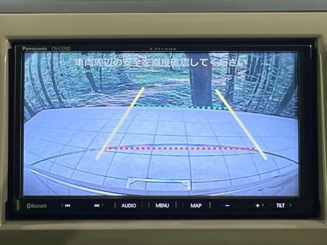 【バックカメラ】駐車時に後方がリアルタイム映像で確認できます。大型商業施設や立体駐車場での駐車時や、夜間のバック時に大活躍!運転スキルに関わらず、今や必須となった装備のひとつです!