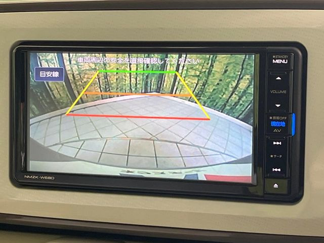 【バックカメラ】駐車時に後方がリアルタイム映像で確認できます。大型商業施設や立体駐車場での駐車時や、夜間のバック時に大活躍!運転スキルに関わらず、今や必須となった装備のひとつです!