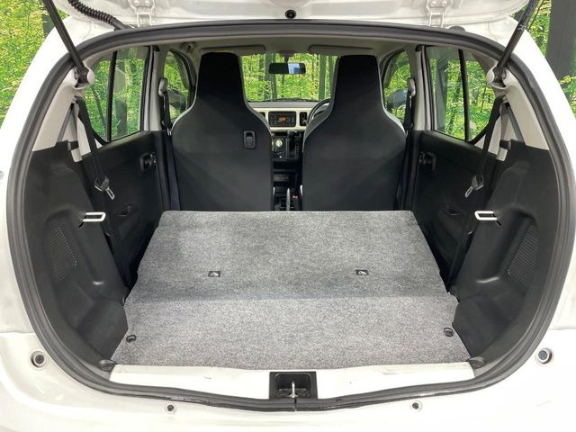 後席を格納すると、これだけの広さが!シーンに合わせたシートアレンジで、大きな荷物も積むことが出来ます♪