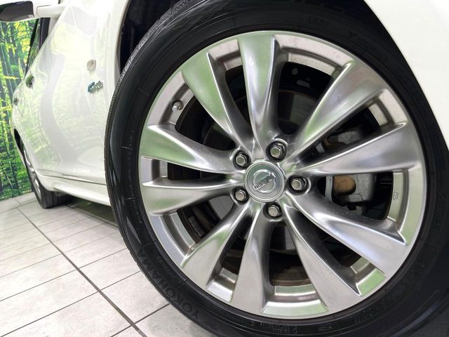 �y����18�C���`�A���~�z�C�[���z�O�ςɃ}�b�`���������A���~�z�C�[���𑕒����Ă���܂��B�e��ЊO�A���~�z�C�[����A�X�^�b�h���X�^�C�����戵�����Ă���܂��B���񂲑��k����������