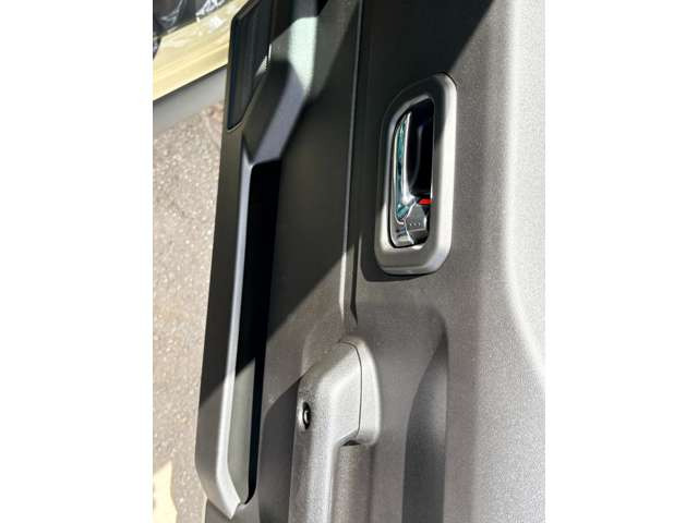 「この車の写真をもっと見たい」「状態が気になる」「この装備はついている?」どんな小さな疑問でもお気軽にお問い合わせください!!