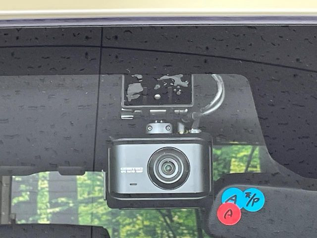 【ドライブレコーダー】ドライブレコーダー装備!走行中はもちろん、あおり運転や事故に遭遇した際、映像で記録し、万一のリスクに備えます。※記録用SDカードはお客様ご自身でご準備いただく必要があります。