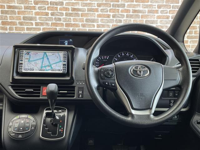 ヴォクシー2.0 X 4WD