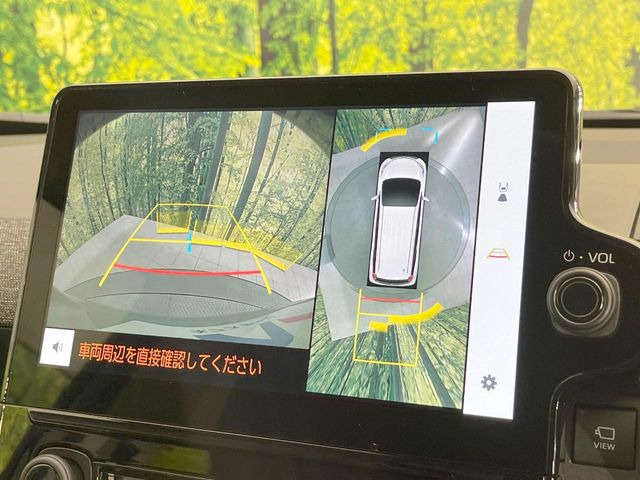 【パノラミックビューモニター】専用のカメラにより、上から見下ろしたような視点で360度クルマの周囲を確認することができます☆死角部分も確認しやすく、狭い場所での切り返しや駐車もスムーズに行えます。