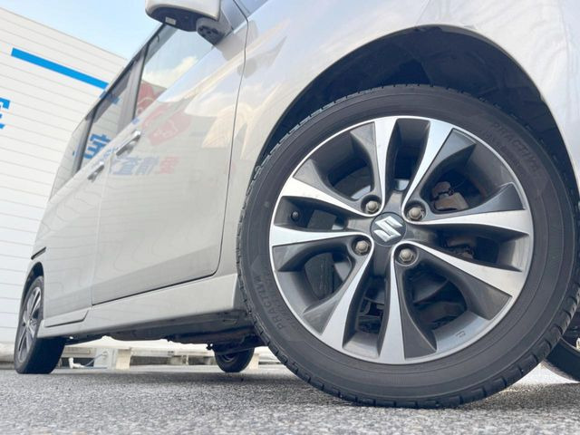 �y�����A���~�z�C�[���z�O�ςɃ}�b�`���������A���~�z�C�[���𑕒����Ă���܂��B�e��ЊO�A���~�z�C�[����A�X�^�b�h���X�^�C�����戵�����Ă���܂��B���񂲑��k����������