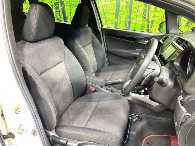 �yHonda�X�}�[�g�L�[�z�J�o����|�P�b�g�ɓ��ꂽ�܂܂ł��h�A�̎{���E�������\�ȃX�}�[�g�L�[�𑕔��B�G���W���̃I���E�I�t�����J�M�����o���K�v����������Ƃ��Ă��֗��ł���