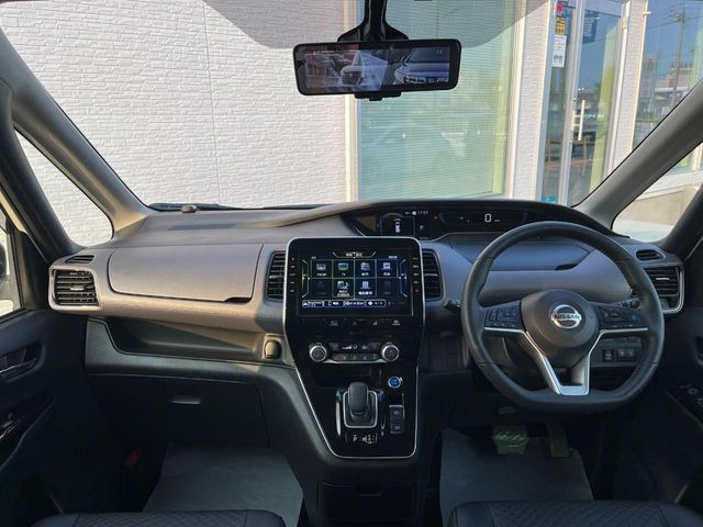 セレナ1.2 e-POWER ハイウェイスターV アーバンクロム