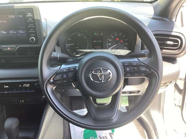 ヤリス1.5 ハイブリッド X E-Four 4WD