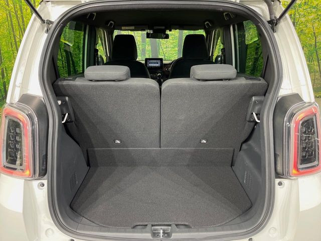 ���i�̂���������ʋ΁A���}���ɏ\���ȉ׎��X�y�[�X���m�ۂ��Ă���܂��B�Z�J���h�V�[�g��|���ƁA�傫�ȉו��̐ύڂ��\�ł���