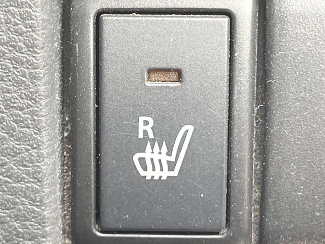 【シートヒーター】寒い日に重宝するシートヒーター!エアコンより早く温まってくれるので寒がりの人も安心ですね♪エアコンの温風は乾燥するから苦手、という方にもをおすすめです。