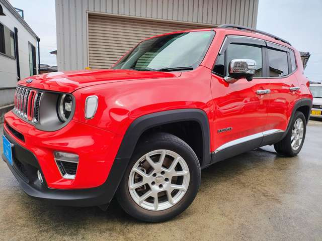 �����ȕ��͋C�����o����t�F���_�[�f�U�C���B��������ƒ���o�������`���AJeep�炵���^�t���Ƒ��j���̍��������������܂��B�R���p�N�gSUV�ł���Ȃ���A�{�iSUV�炵�����݊�����f�B�e�[���ł��B