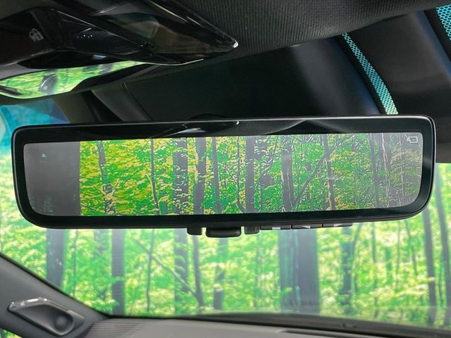 【デジタルインナーミラー】後席の大きな荷物や同乗者で後方が確認しづらい時でも安心!カメラが撮影した車両後方の映像をルームミラー内に表示。クリアな視界で状況の確認が可能です!