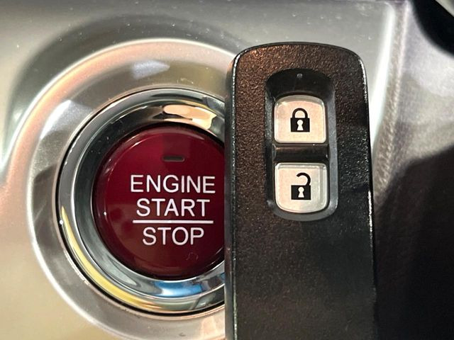 �yHonda�X�}�[�g�L�[�z�J�o����|�P�b�g�ɓ��ꂽ�܂܂ł��h�A�̎{���E�������\�ȃX�}�[�g�L�[�𑕔��B�G���W���̃I���E�I�t�����J�M�����o���K�v����������Ƃ��Ă��֗��ł���