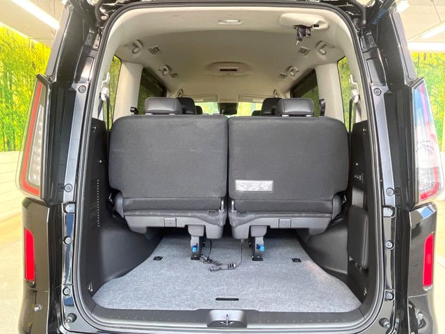 普段のお買い物や通勤、送迎等に十分な荷室スペースを確保しております。セカンドシートを倒すと、大きな荷物の積載も可能です♪