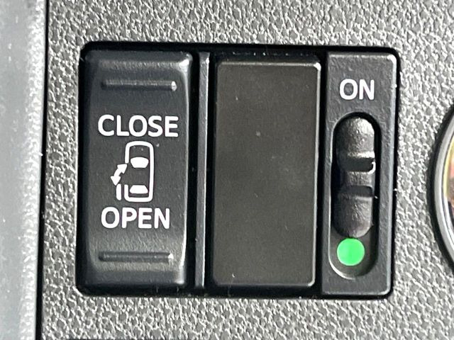 【パワースライドドア】スマートキーや運転席のスイッチでスライドドアの開閉が可能♪電動だから力を入れてドアを開ける必要が無く、小さいお子様でも、重い荷物を持っている時もラクに開け閉めできます♪