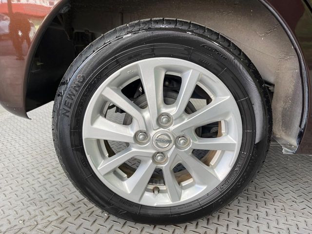 �y����14�C���`�A���~�z�C�[���z�O�ςɃ}�b�`���������A���~�z�C�[���𑕒����Ă���܂��B�e��ЊO�A���~�z�C�[����A�X�^�b�h���X�^�C�����戵�����Ă���܂��B���񂲑��k����������