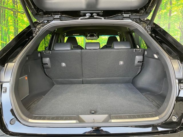 積み下ろしのしやすいデッキにはたっぷりと荷物を積み込んでいただけます。遊びから仕事まで、様々なシーンで頼れます♪