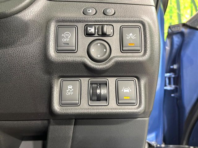 【電動格納ミラー】サイドミラーは電動格納式となっており、狭い駐車場でもキズがつくリスクを抑えられます。