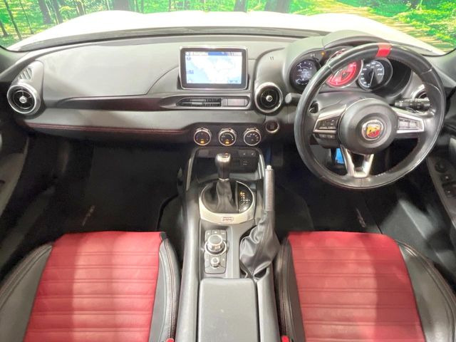 アバルト124スパイダー1.4