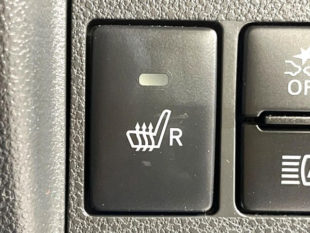 【シートヒーター】寒い日に重宝するシートヒーター!エアコンより早く温まってくれるので寒がりの人も安心ですね♪エアコンの温風は乾燥するから苦手、という方にもをおすすめです。