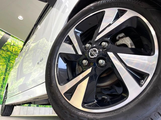 �y����15�C���`�A���~�z�C�[���z�O�ςɃ}�b�`���������A���~�z�C�[���𑕒����Ă���܂��B�e��ЊO�A���~�z�C�[����A�X�^�b�h���X�^�C�����戵�����Ă���܂��B���񂲑��k����������