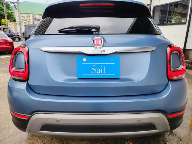 �Ō�ɖڂɓ���p�܂ŁA�������B���炩�ȃt�H������SUV�炵�����芴�����˔��������A�f�U�C���B���l�����łȂ��A������l�̋L���ɂ��c����p�ł��B