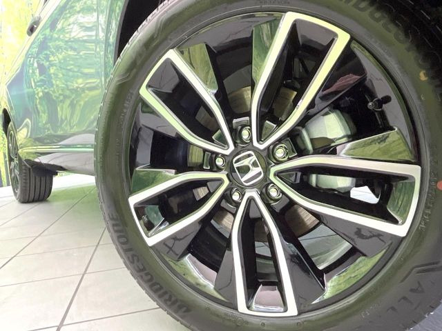 �y�����A���~�z�C�[���z�O�ςɃ}�b�`���������A���~�z�C�[���𑕒����Ă���܂��B�e��ЊO�A���~�z�C�[����A�X�^�b�h���X�^�C�����戵�����Ă���܂��B���񂲑��k����������