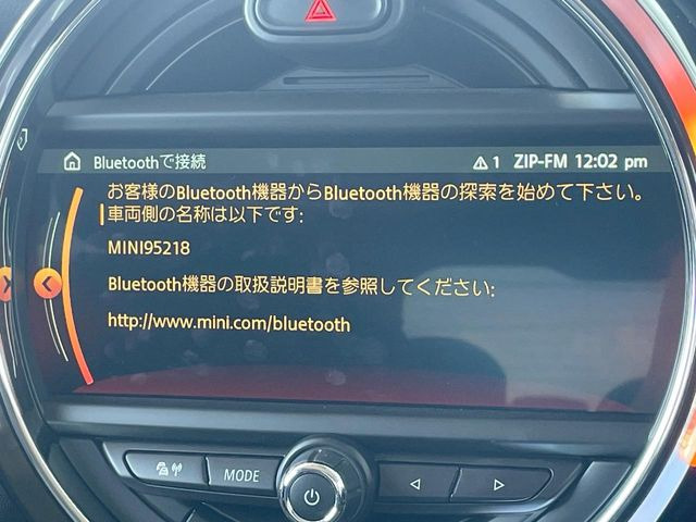 ��Bluetooth:���莝���̃X�}�[�g�t�H���ȂǂƐڑ����A�n���Y�t���[�ʘb��Տꊴ����~���[�W�b�N�Đ������y���݂��������܂��B�����ڑ��ł��̂Ŕς킵��������܂����