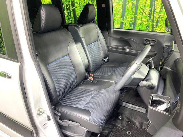 運転席シート廻りは使用感も少なく、良好な状態となっています。丁寧に使われていたことがよくわかりますね。