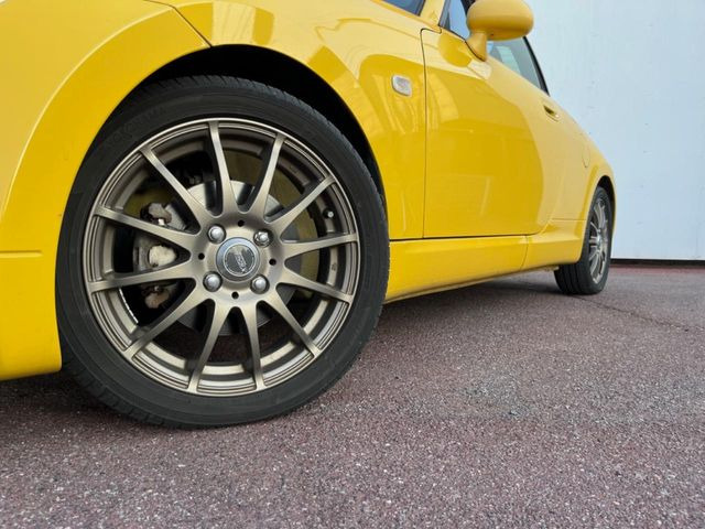 �y15�C���`�A���~�z�C�[���z�O�ςɃ}�b�`�����A���~�z�C�[���𑕒����Ă���܂��B�e��A���~�z�C�[����A�X�^�b�h���X�^�C�����戵�����Ă���܂��B���񂲑��k����������