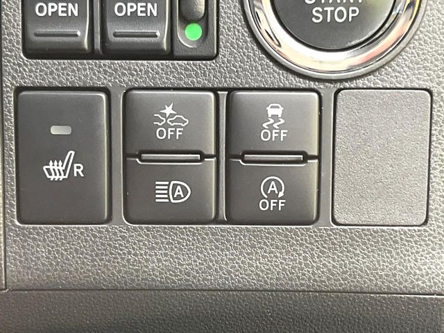【スマートアシスト】走行中に前方の車両等を認識し、衝突しそうな時は警報とブレーキで衝突回避と被害軽減をアシスト。より安全にドライブをお楽しみいただけます。