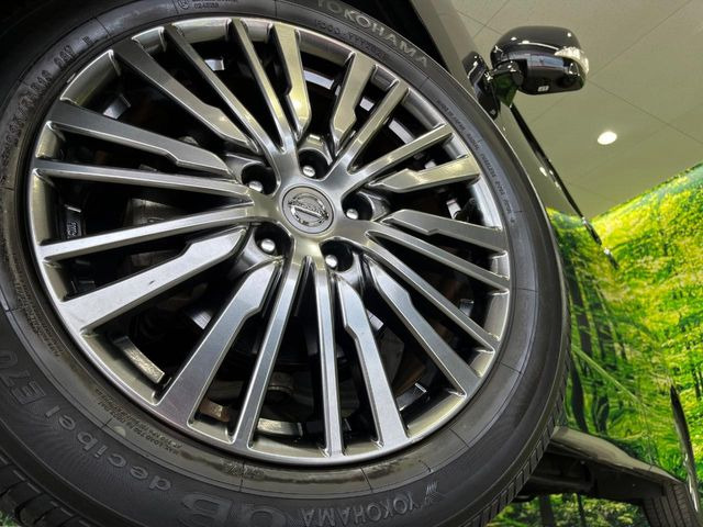 �y����18�C���`�A���~�z�C�[���z�O�ςɃ}�b�`���������A���~�z�C�[���𑕒����Ă���܂��B�e��ЊO�A���~�z�C�[����A�X�^�b�h���X�^�C�����戵�����Ă���܂��B���񂲑��k����������