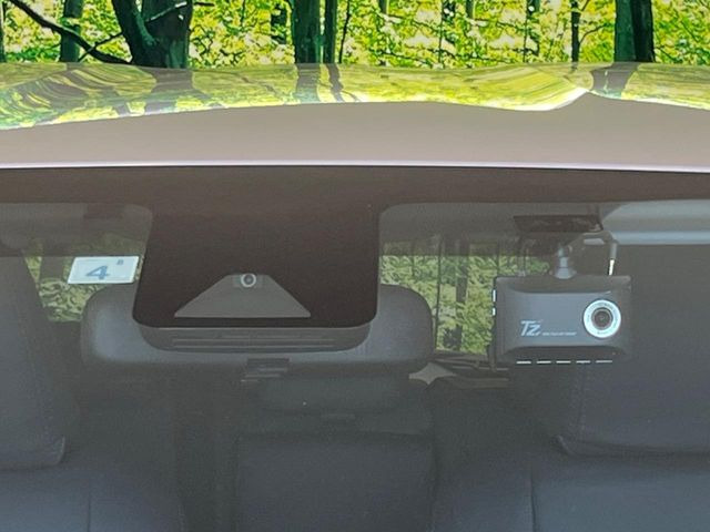 【トヨタセーフティセンス】走行中に前方の車両等を認識し、衝突しそうな時は警報とブレーキで衝突回避と被害軽減をアシスト。より安全にドライブをお楽しみいただけます。
