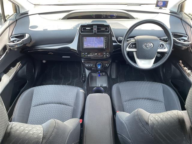 プリウス1.8 A E-Four 4WD