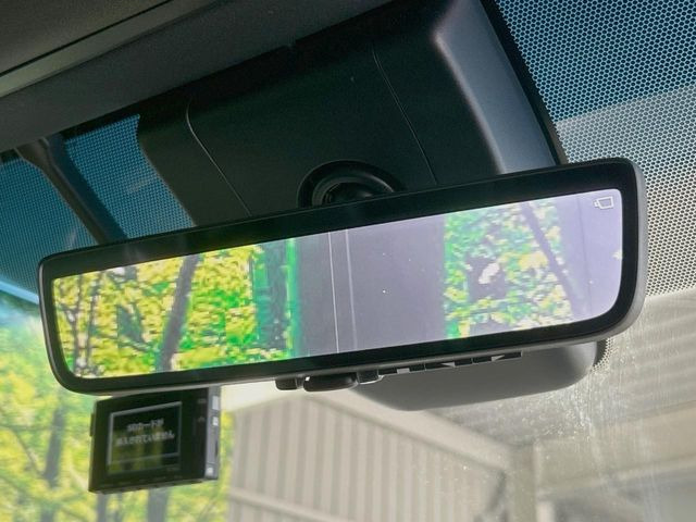 【デジタルインナーミラー】後席の大きな荷物や同乗者で後方が確認しづらい時でも安心!カメラが撮影した車両後方の映像をルームミラー内に表示。クリアな視界で状況の確認が可能です!