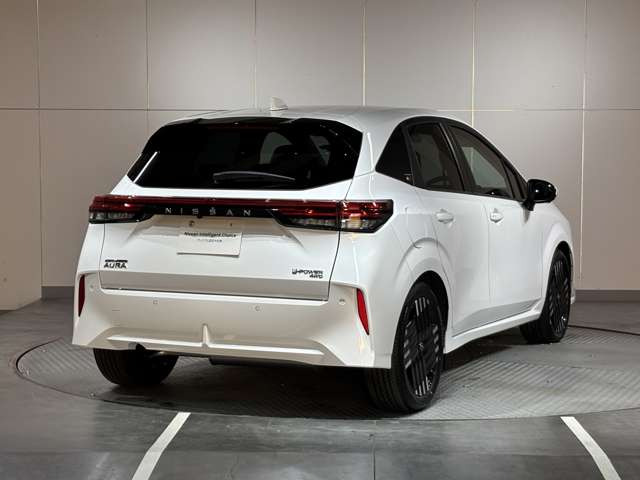ノートオーラ1.2 G FOUR レザーエディション 4WD