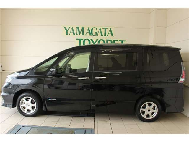 セレナ2.0 ハイウェイスター 4WD
