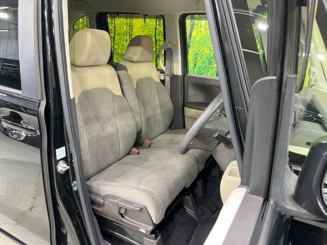運転席シート廻りは使用感も少なく、良好な状態となっています。前オーナー様が丁寧に使っていたことがよくわかりますね。