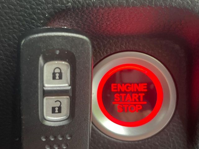 �yHonda�X�}�[�g�L�[�z�J�o����|�P�b�g�ɓ��ꂽ�܂܂ł��h�A�̎{���E�������\�ȃX�}�[�g�L�[�𑕔��B�G���W���̃I���E�I�t�����J�M�����o���K�v����������Ƃ��Ă��֗��ł���