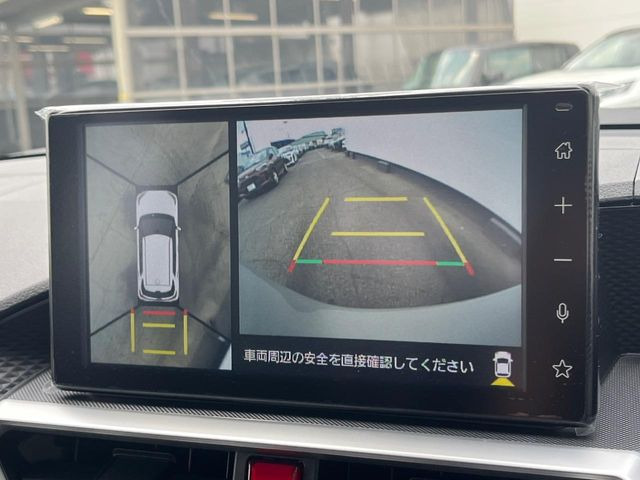 【パノラミックビューモニター】専用のカメラにより、上から見下ろしたような視点で360度クルマの周囲を確認することができます☆死角部分も確認しやすく、狭い場所での切り返しや駐車もスムーズに行えます。