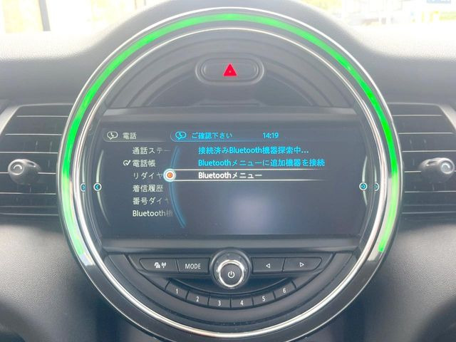 ��Bluetooth:���莝���̃X�}�[�g�t�H���ȂǂƐڑ����A�n���Y�t���[�ʘb��Տꊴ����~���[�W�b�N�Đ������y���݂��������܂��B�����ڑ��ł��̂Ŕς킵��������܂����
