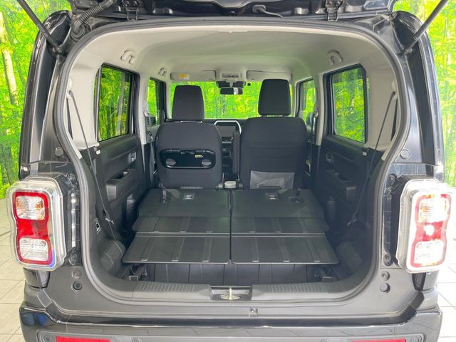 普段のお買い物や通勤、送迎等に十分な荷室スペースを確保しております。セカンドシートを倒すと、大きな荷物の積載も可能です♪