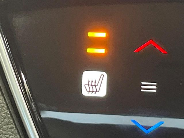 【シートヒーター】寒い日に重宝するシートヒーター!エアコンより早く温まってくれるので寒がりの人も安心ですね♪エアコンの温風は乾燥するから苦手、という方にもをおすすめです。