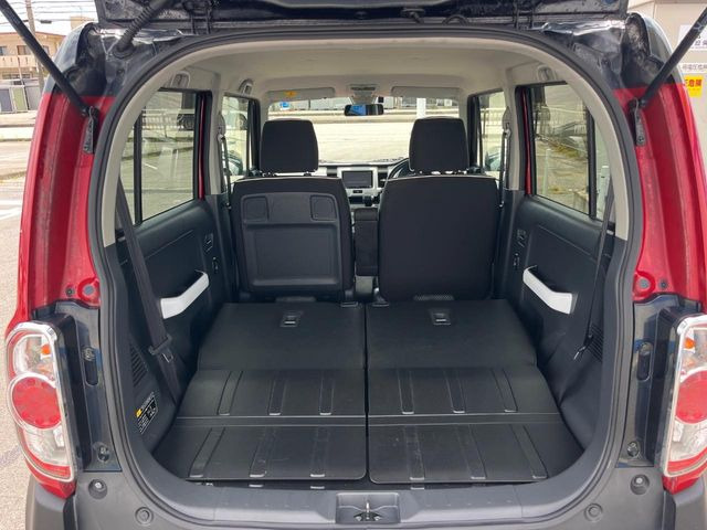 積み下ろしのしやすいデッキにはたっぷりと荷物を積み込んでいただけます。遊びから仕事まで、様々なシーンで頼れます♪