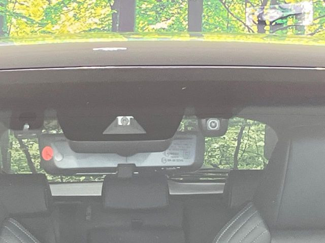 【トヨタセーフティセンス】走行中に前方の車両等を認識し、衝突しそうな時は警報とブレーキで衝突回避と被害軽減をアシスト。より安全にドライブをお楽しみいただけます。